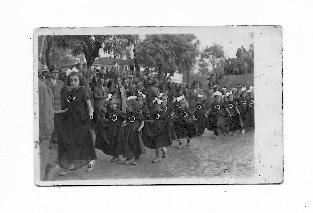 Köyde 23 Nisan kutlamaları (Kitaptan)
